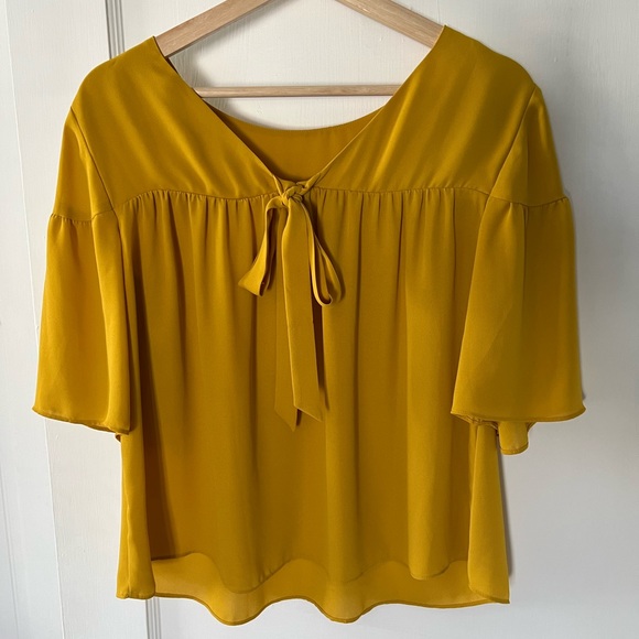 Ann Taylor Yellow blouse Size XS - Picture 2 of 6
